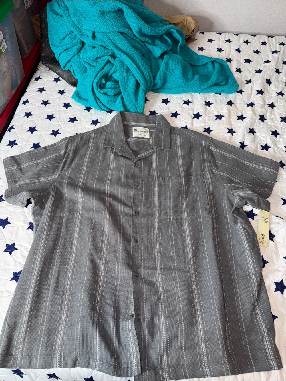 Men's Gray Short-Sleeve Button-Up Shirt